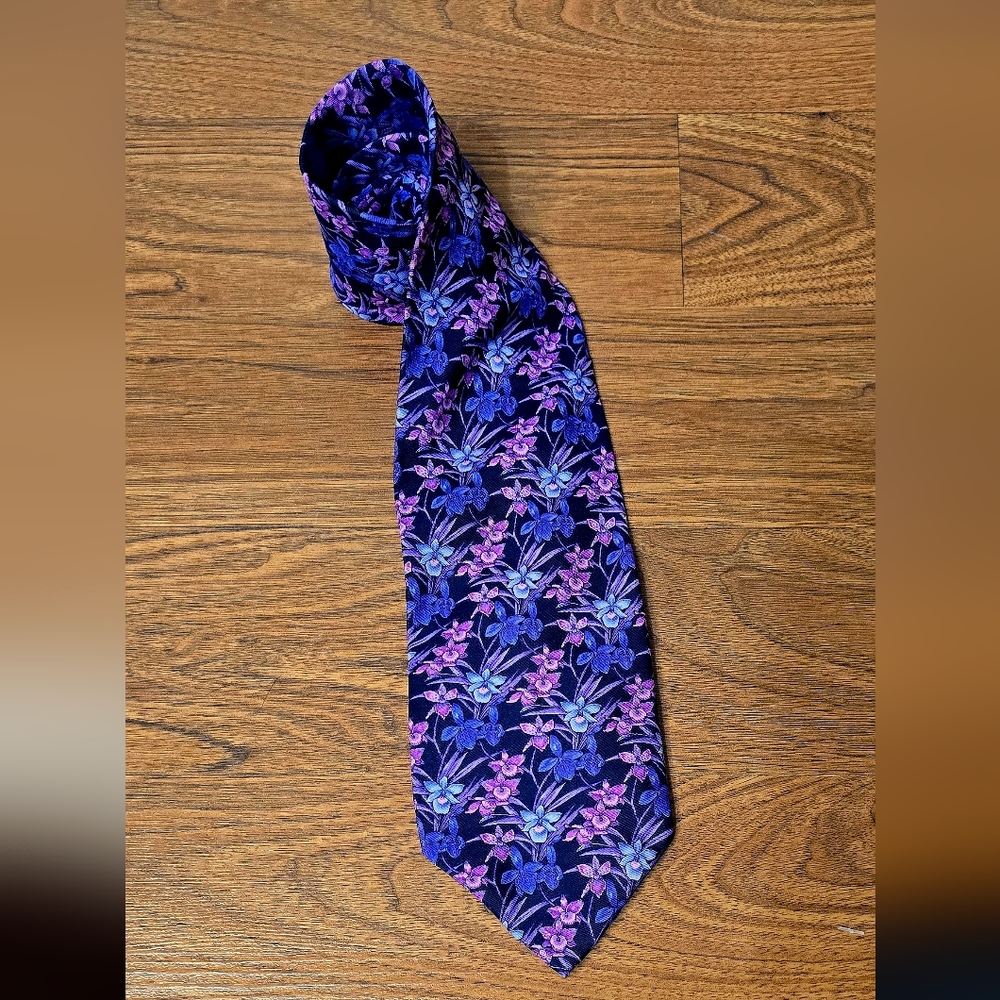 YVES SAINT LAURENT 100% SILK TIE MADE IN ITALY PURPLE ORCHIDS Floral Designer